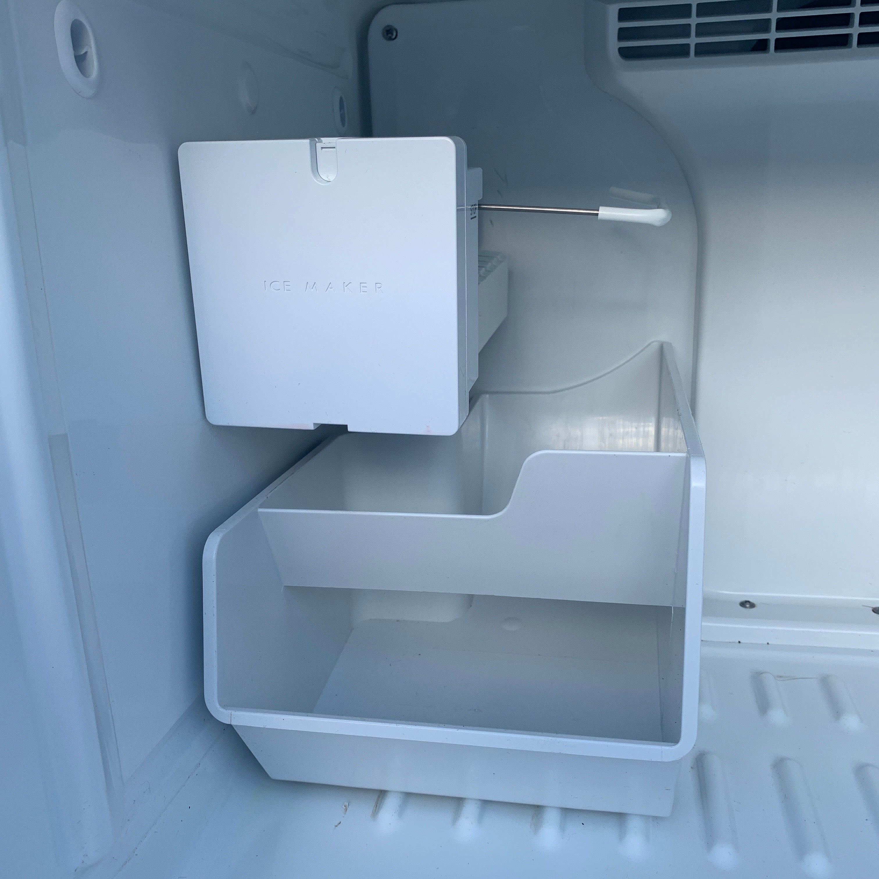 GE Top and Bottom Refrigerator GE Top and Bottom Refrigerator